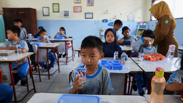 印尼将试行免费营养餐食计划 首两年料有8300万人受惠