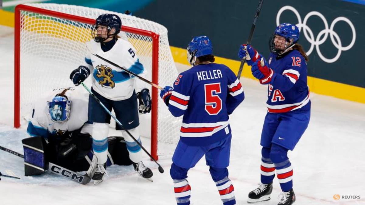 Ice hockey-US crush Finland, Knight ties goal record at Games