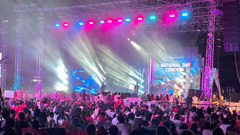 Meski hujan lebat, hampir 30,000 pengunjung hadir meriahkan Konsert Hari Kebangsaan Mediacorp dan Taman di Persisiran Meski hujan lebat, hampir 30,000 pengunjung hadir meriahkan Konsert Hari Kebangsaan Mediacorp dan Taman di Persisiran