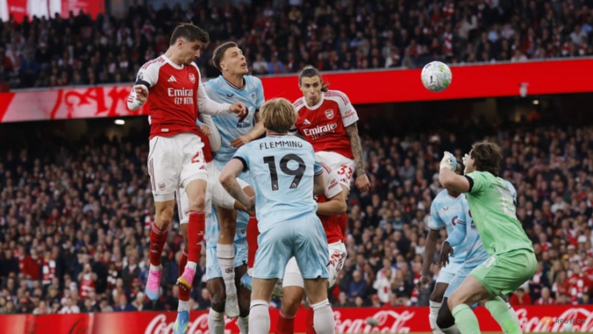 Arsenal close in on title with narrow win over Burnley