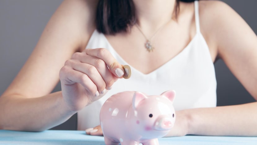  Explainer: Why are banks raising interest rates for savings deposits and should you open a new account to cash in?