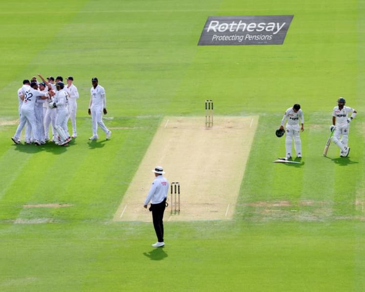 Ex-captains question Pakistan board's 'panic-button' squad shake-up