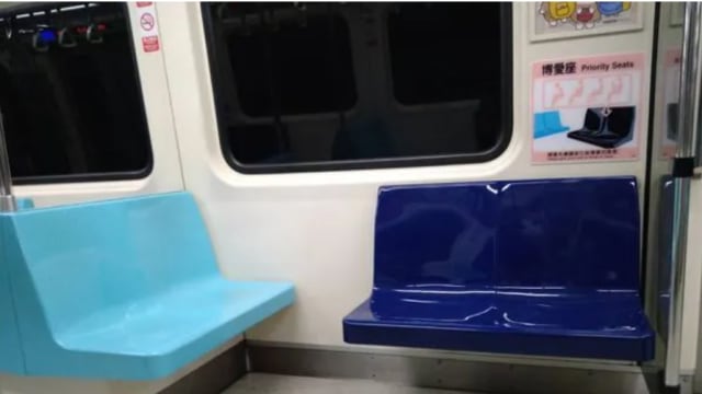“怀孕自己选的”台女拒让座 孕妇惨摔倒地