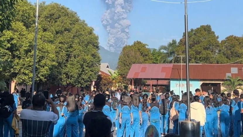 Operasi cari 2 pendaki warga SG diteruskan meski keadaan mencabar; MFA hargai bantuan Indonesia 