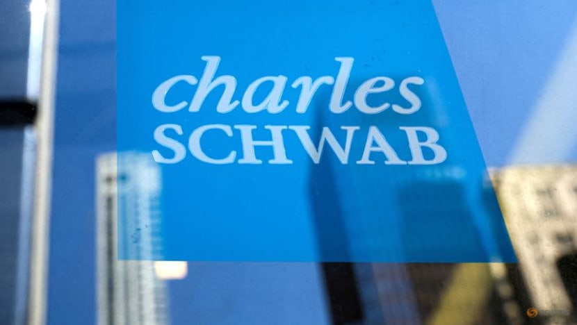 Schwab, Fidelity resolve temporary disruptions on frenetic trading day Schwab, Fidelity resolve temporary disruptions on frenetic trading day