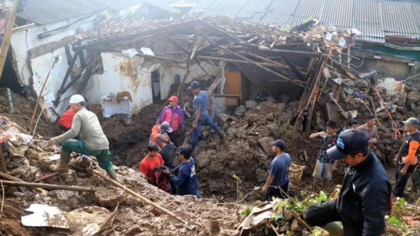 20 pelombong tertimbus tanah runtuh di Kalimantan Barat 20 pelombong tertimbus tanah runtuh di Kalimantan Barat
