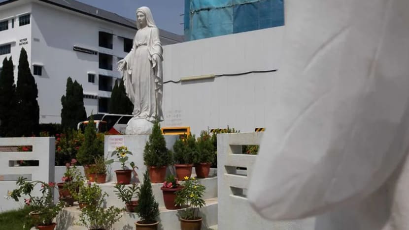 Lelaki diberi amaran tegas ceroboh dan rosakkan patung di gereja