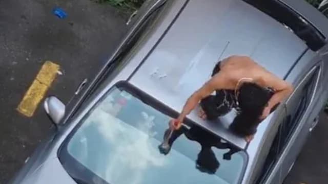 马国青年疑吸毒后行为脱序 徒手砸车窗和挥刀自残