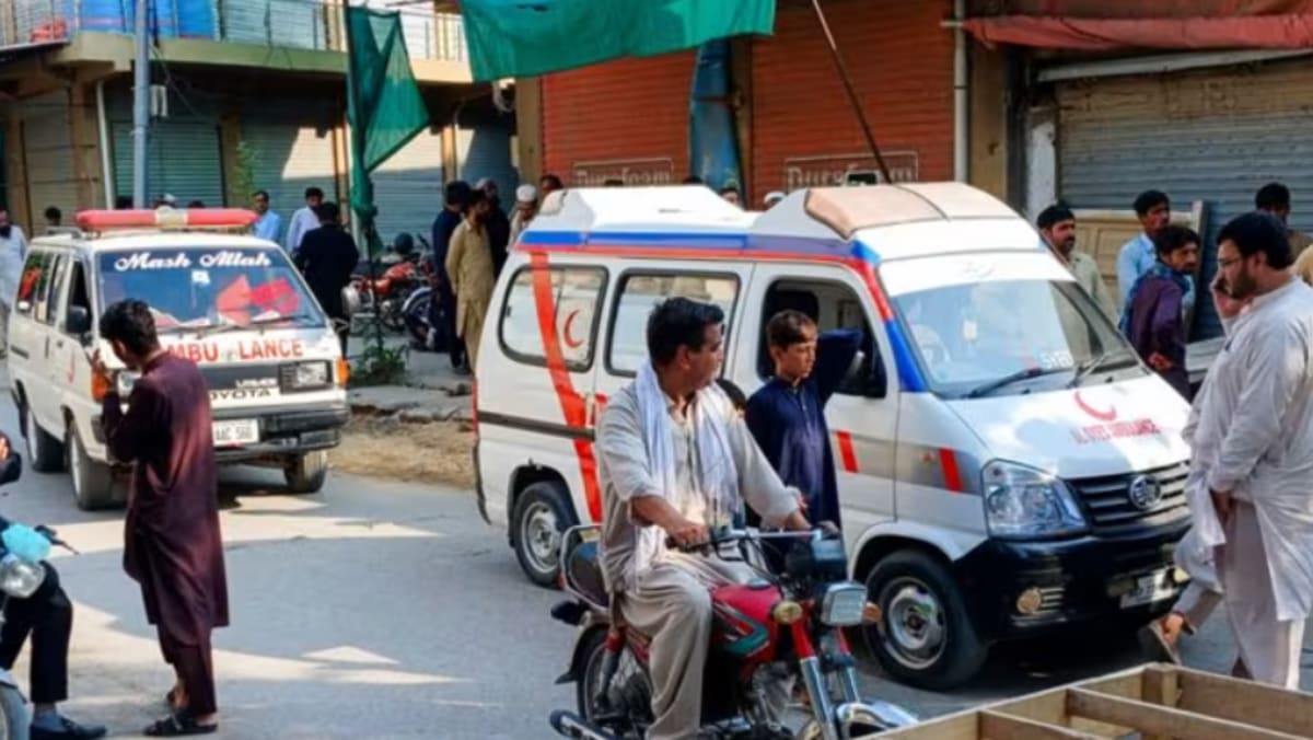 Death toll from Pakistan police headquarters attack rises to 31