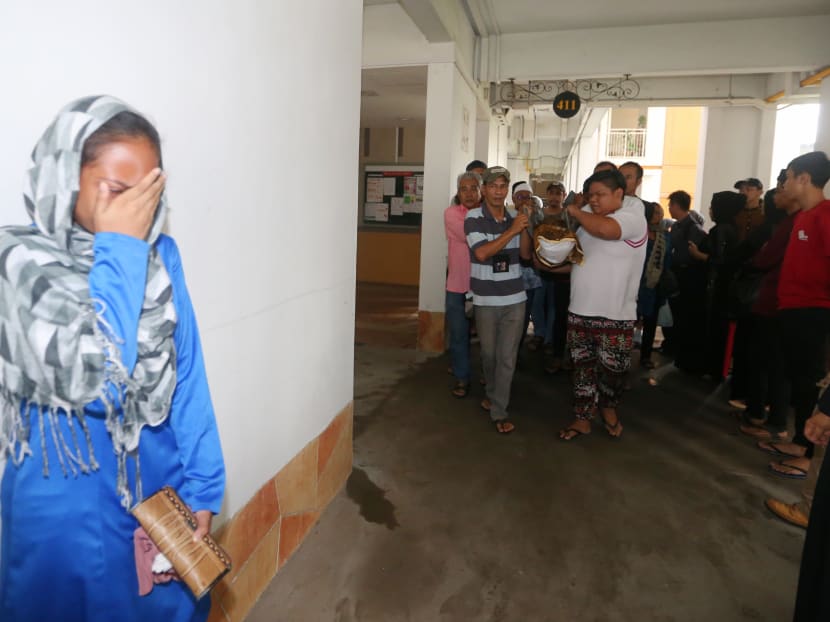 Relatives mourn during the funeral of Muhammad Hambali Sumathi in Eunos on April 25, 2017. Photo: Koh Mui Fong/TODAY Relatives mourn during the funeral of Muhammad Hambali Sumathi in Eunos on April 25, 2017. Photo: Koh Mui Fong/TODAY