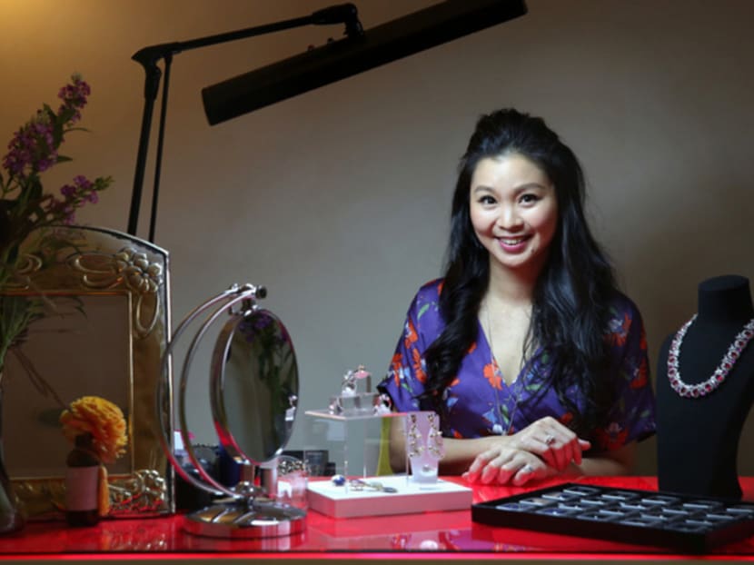 You’re not the only one bored with round diamond rings