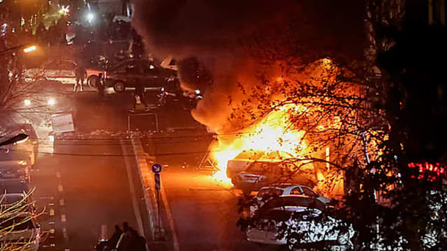 指涉骚乱期间杀害执法人员 伊朗处决三名示威者 