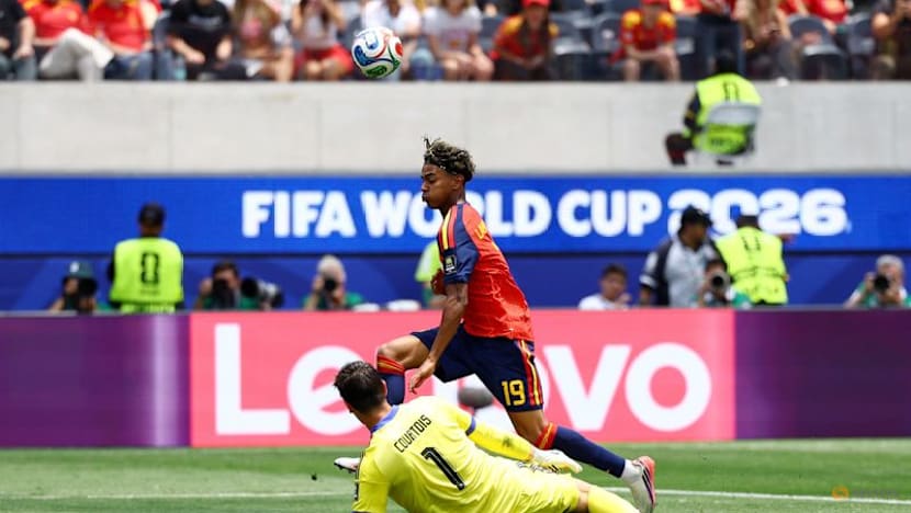 Courtois rethinks quitting Belgium but wants time off