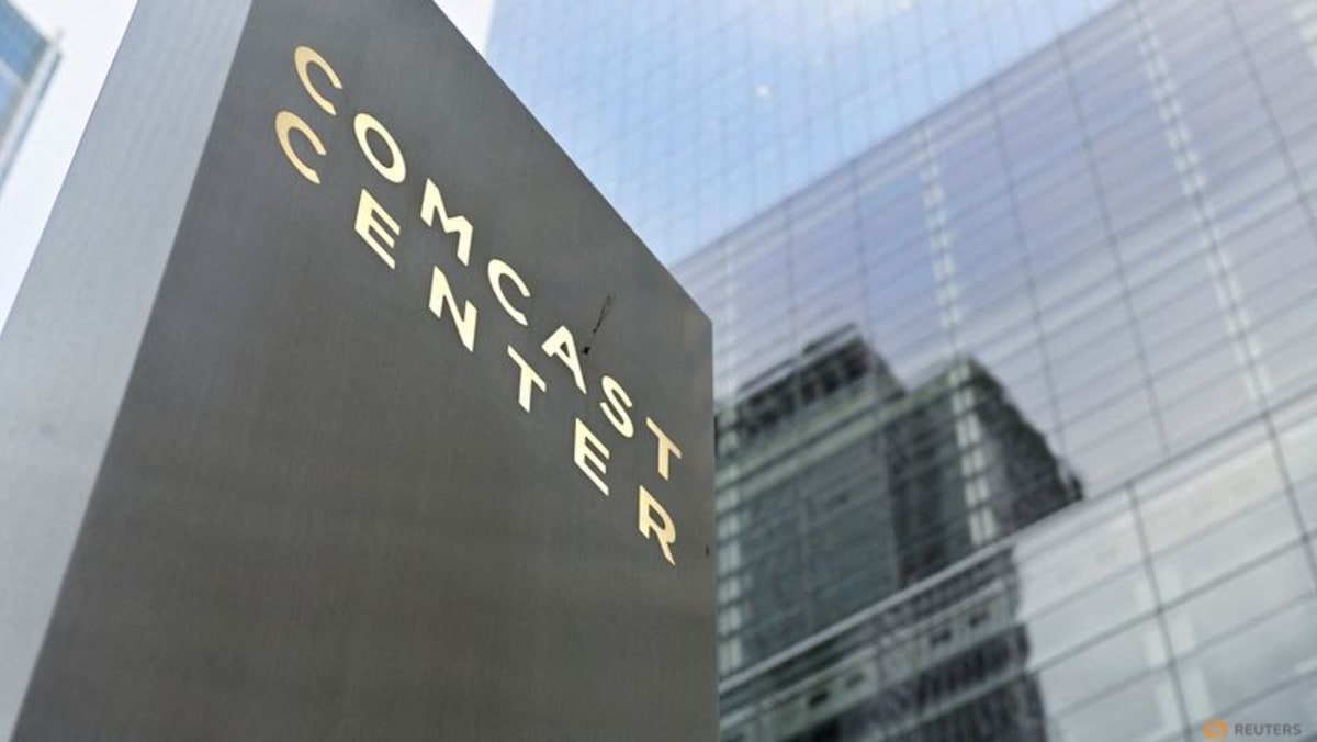 Comcast sheds more broadband subscribers as wireless carriers ramp up bundled plans