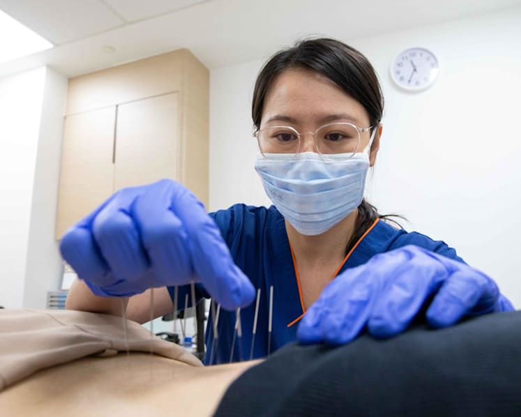 What is ‘heatiness’? Do TCM and modern medicine clash? Sengkang General Hospital’s acupuncturist gives a peek into her work
