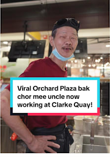 Orchard Plaza’s viral bak chor mee uncle, Andrew Yong, has left the popular stall he was working at, and is now cooking at a food court stall in Clarke Quay! He spills the tea on why he left, his expanded menu at the new stall, and why he always wears a hat with huge goggles 🤭 #8dayseathawker #clarkequay #hawkerfood #sgtiktok 