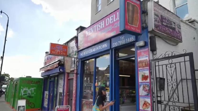 Peminat Taylor Swift 'serbu' kedai kebab kegemarannya jelang konsert Eras di London