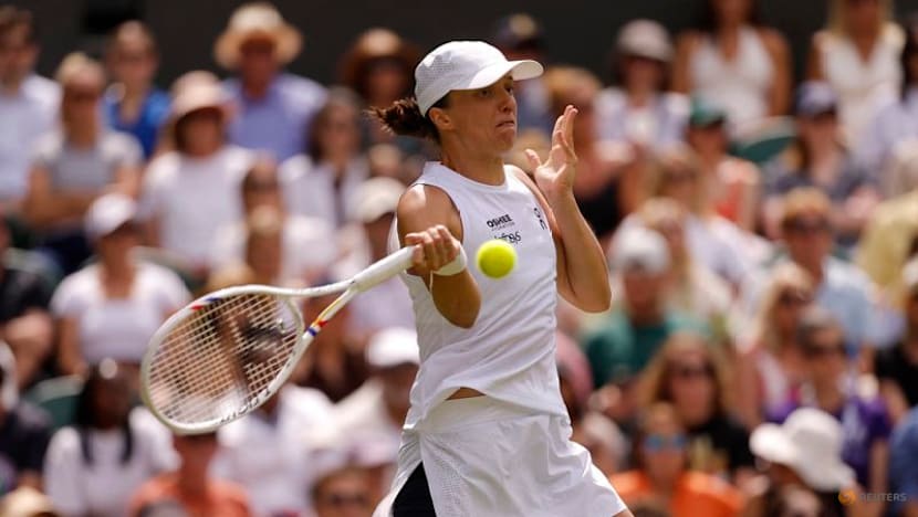 Defending champion Swiatek struggles to emotional first-round victory