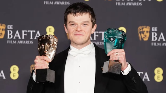 “魔戒”男星打败Leonardo DiCaprio、Timothee Chalamet，爆冷夺“英国奥斯卡”影帝！