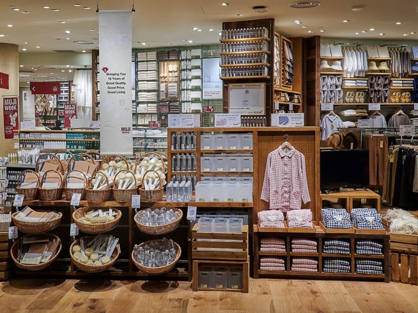 Qattiq eshakda ulkan dick