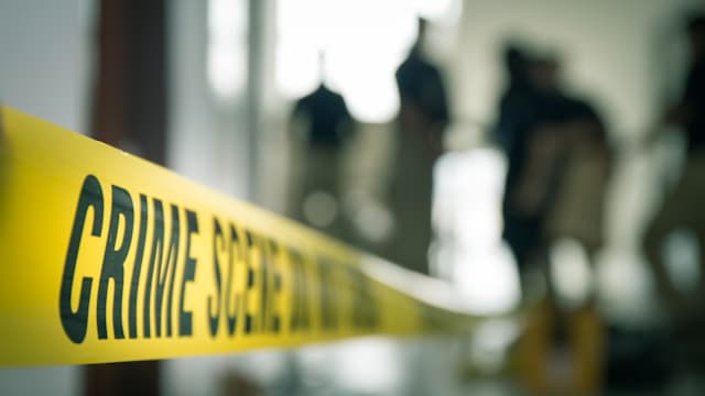 三男女涉抢劫时蓄意伤人 警方强行入屋逮人