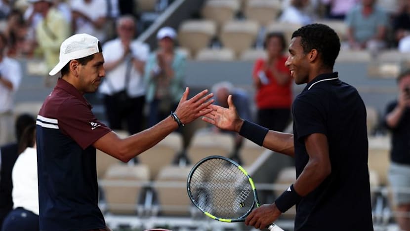 Auger-Aliassime swats aside Tabilo to reach French Open quarters