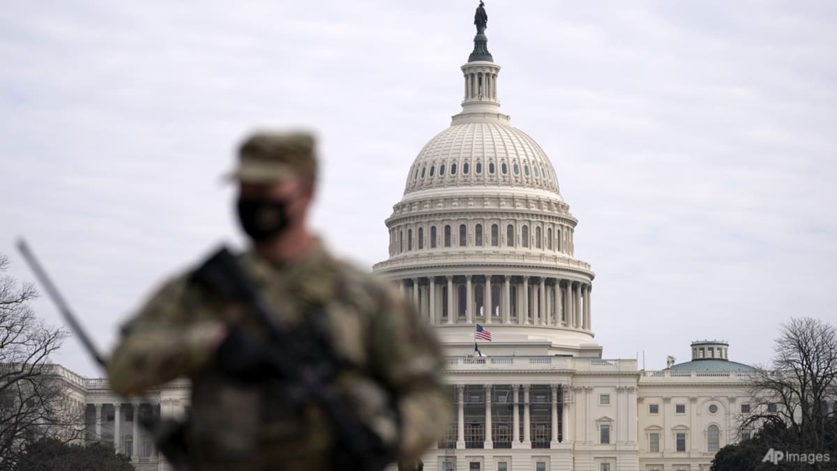 Trump sagt, er werde die Kontrolle über die Polizei von DC übernehmen und ...