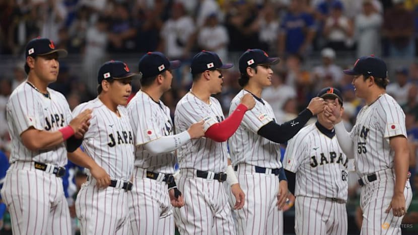 Baseball-Venezuela stun Japan to reach WBC semi-finals, Italy eliminate Puerto Rico