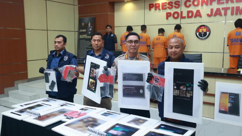 Terkait jaringan gay Surabaya, 4 admin grup medsos ditangkap polisi, ada apa?