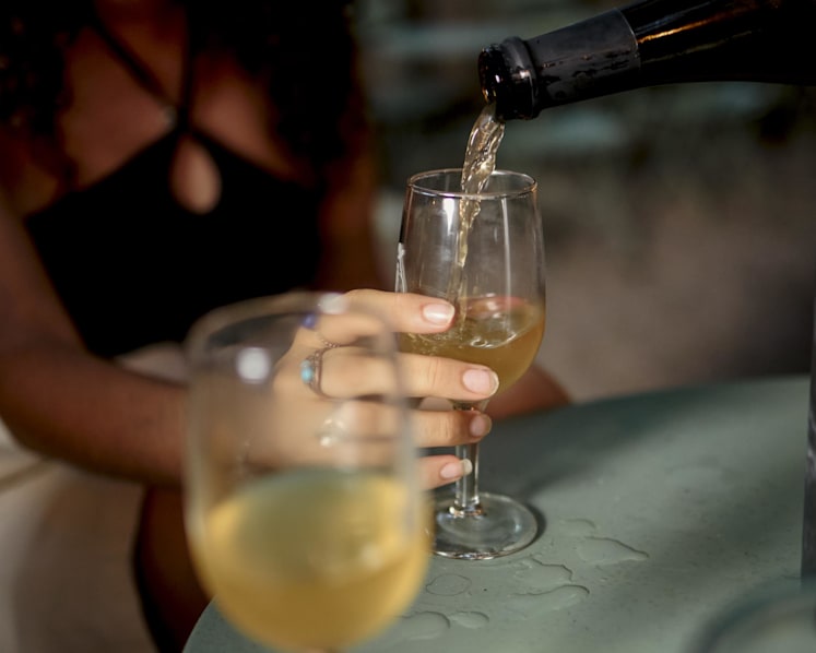 Heavy drinking is tied to worse strokes, study finds