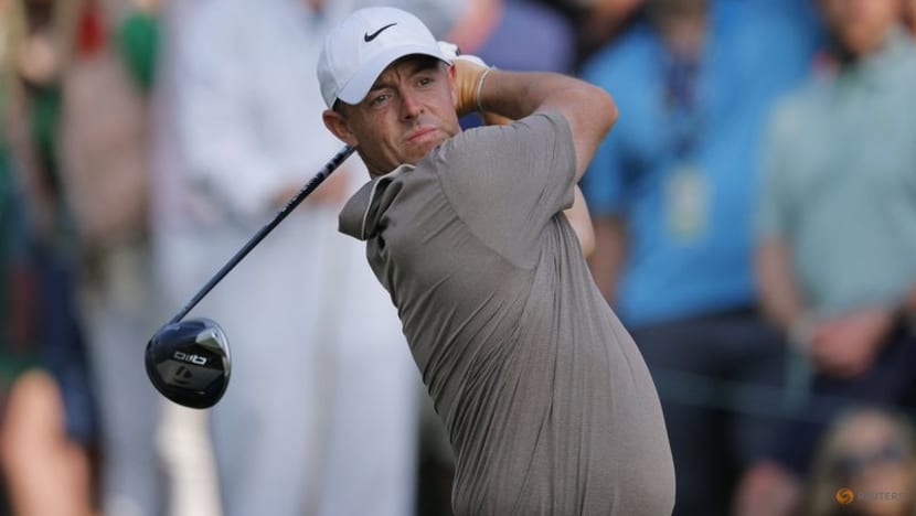 Rose storms into Masters lead, McIlroy stumbles late