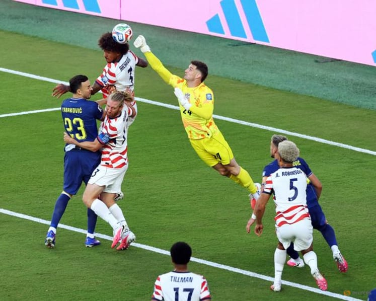 Ten-man United States beat Bosnia 2-0 to reach World Cup round of 16