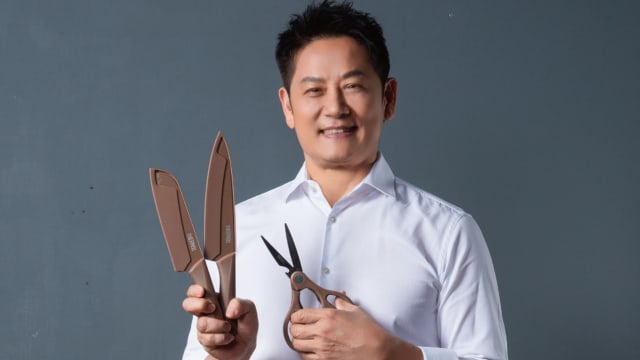 声称骂杨绣惠“很贱”纯属戏言　徐乃麟火大转向网民发飙