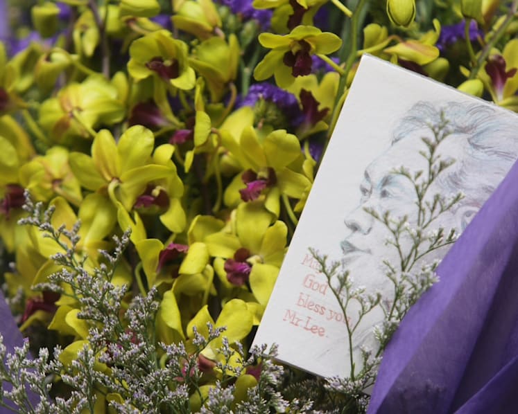 SGH sets up area for public to leave well-wishes and flowers for Mr Lee Kuan Yew