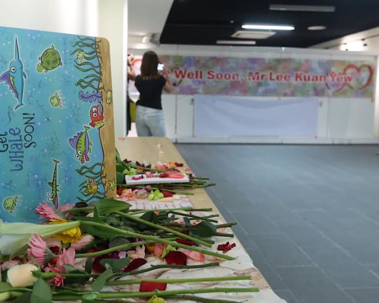 SGH sets up area for public to leave well-wishes and flowers for Mr Lee Kuan Yew