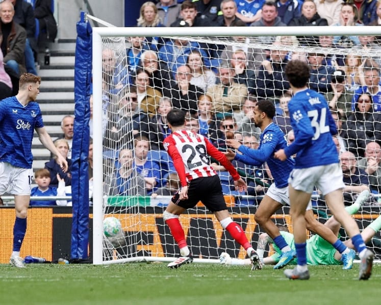 Spider-Man Le Fee fires Sunderland into European contention with win at Everton