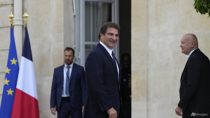 Macron holds post-election talks with French party leaders