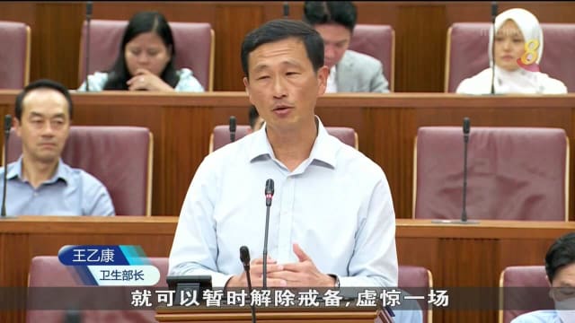 多位议员就全球冠病发展趋势继续提问
