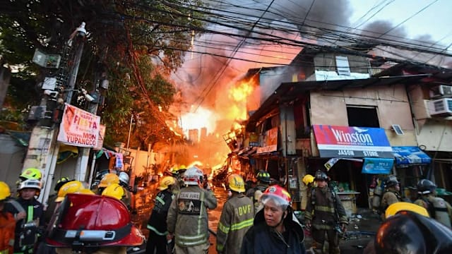 妻离去心生妒意 马尼拉男子纵火毁300屋