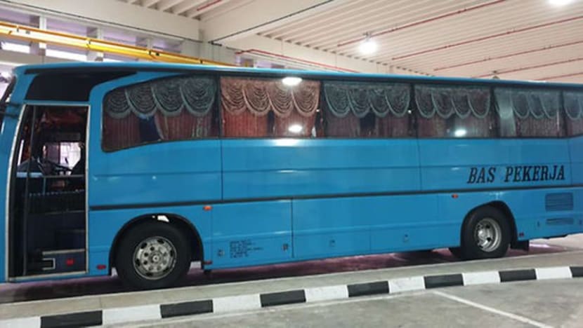 Hampir 1,400 karton rokok tidak dibayar cukai ditemui dalam bas Malaysia di Pusat Pemeriksaan Tuas