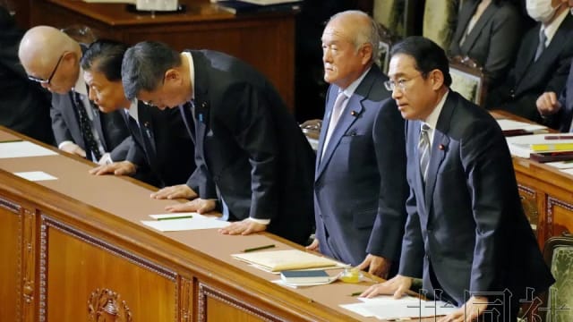 日本否决对现任内阁不信任动议 岸田宣布内阁改组