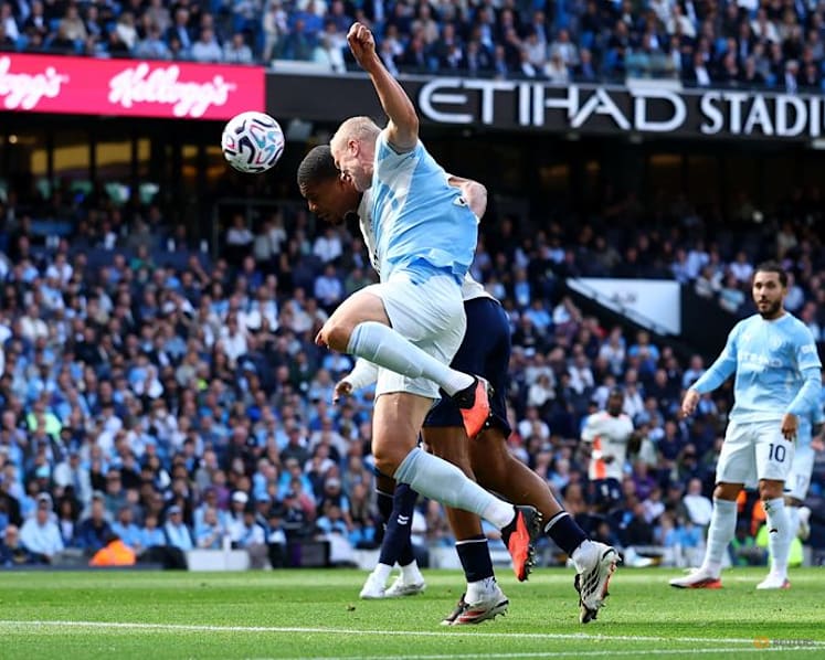 Man City make it three wins in a row, Palace earn first points
