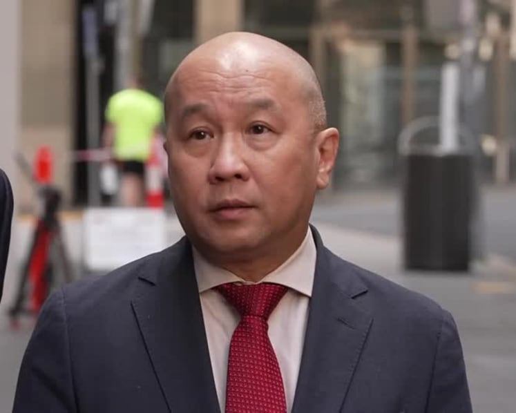 Singtel says Optus CEO needs time to fix issues after emergency call outages