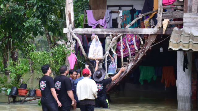 泰国水灾死亡人数增至29 逾3万人无家可归