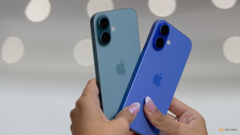 Trump warns Apple of 25% tariffs if iPhones not made in US Trump warns Apple of 25% tariffs if iPhones not made in US
