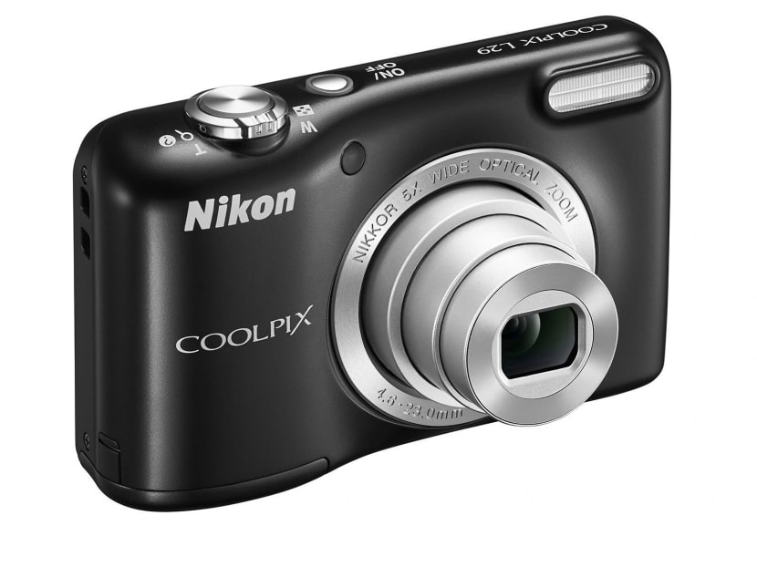 Nikon announces new DSLR with retractable kit lens