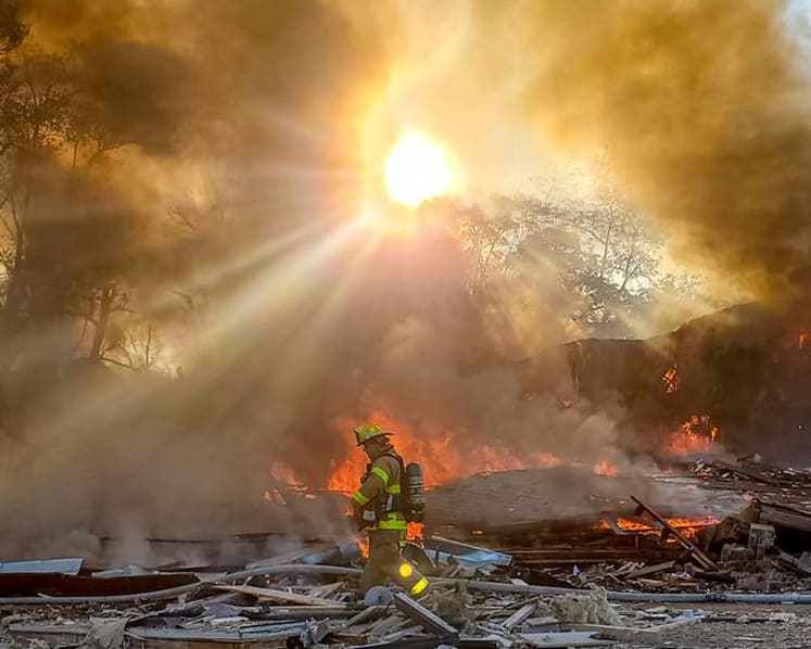 At least 5 injured in blast, fire at Virginia shopping mall