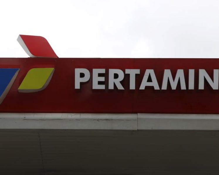 Indonesia to let private fuel retailers import gasoline via Pertamina amid shortages, minister says