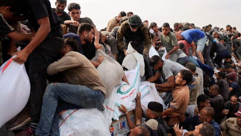 Israel bombardir Gaza saat negara asing termasuk Indonesia, Singapura kirim bantuan dari udara