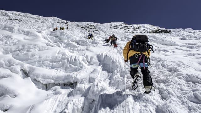 晨光|纸上风云：英国特种登山团 如何五天内攻顶珠峰？